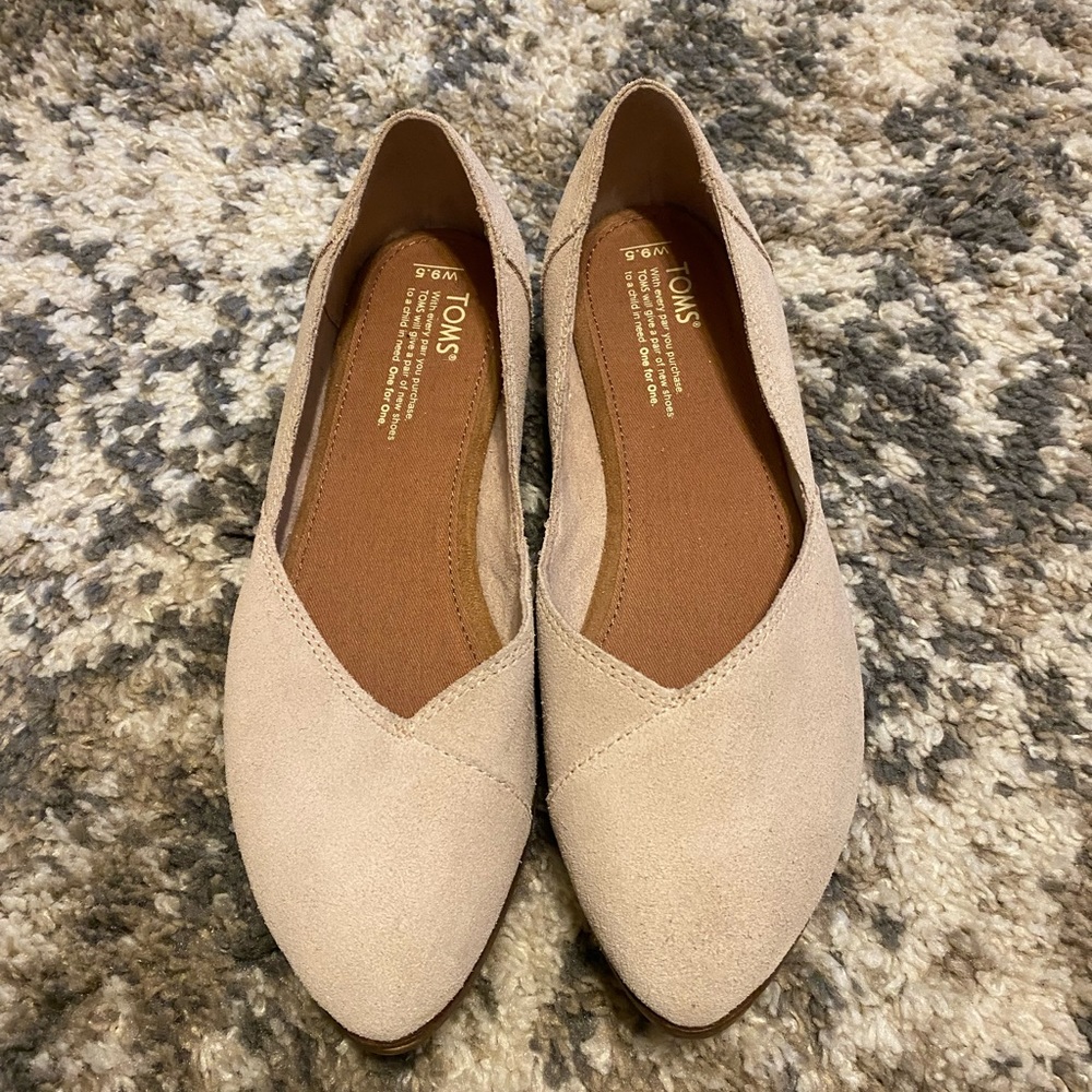 Tom’s flats, size W9.5  Cream color